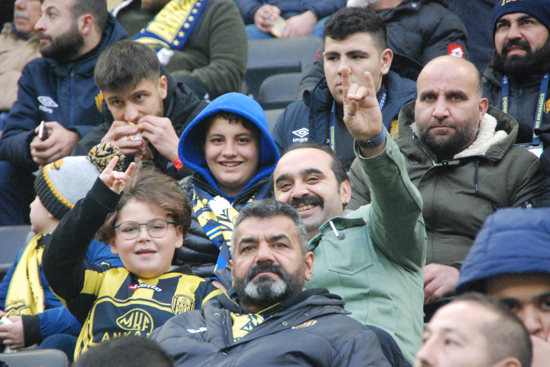 ANKARAGÜCÜ-PENDİKSPOR TARAFTAR FOTOLARI