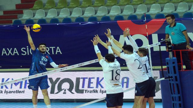 Halkbank duvarı aşamadı 2-3