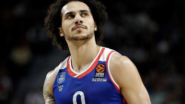 Anadolu Efes,Yunanistan deplasmanında...