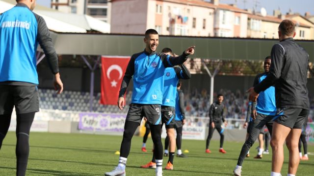 Ilir Mustafa, “İyi oynayıp milli takıma gitmek istiyorum” 