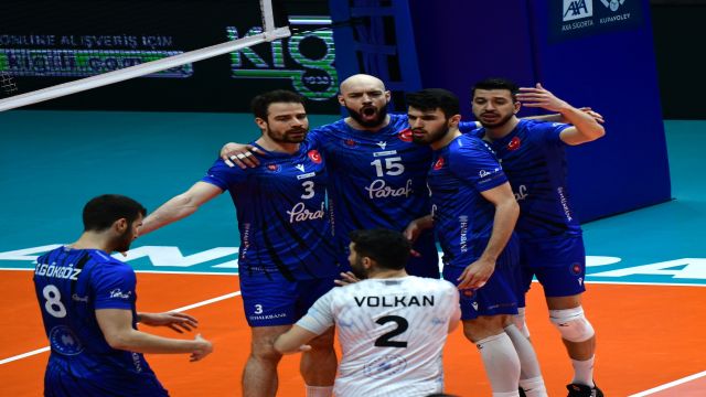 Halkbank yarı finalde