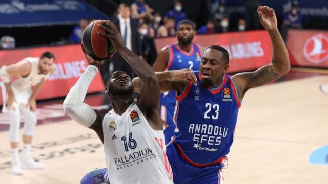 Anadolu Efes, Real Madrid serisinde 1-0 öne geçti