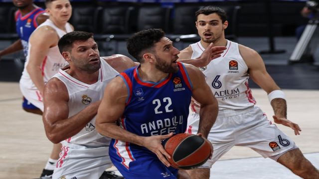 Anadolu Efes'ten ikinci galibiyet