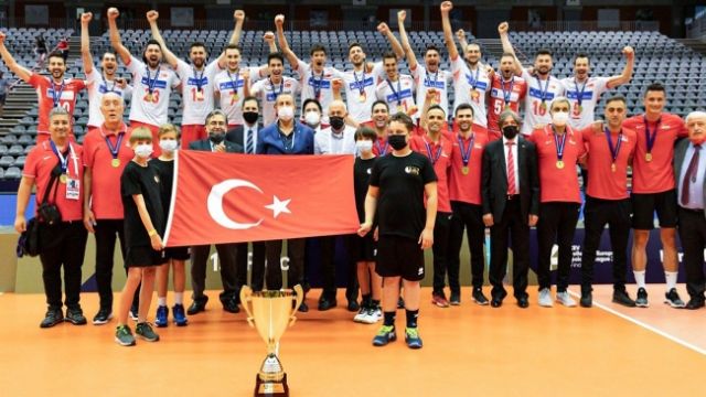 A Milli Erkek Voleybol Takımı, yenilgisiz şampiyon oldu