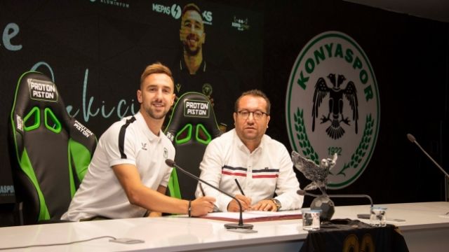 Çekiçi takassız Konyaspor'da !