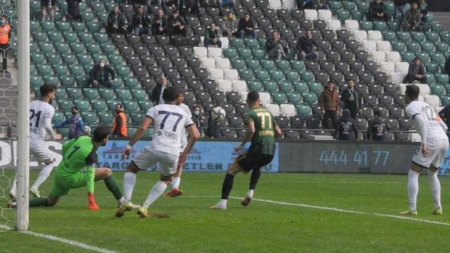 Kocaelispor zirveden iyice koptu