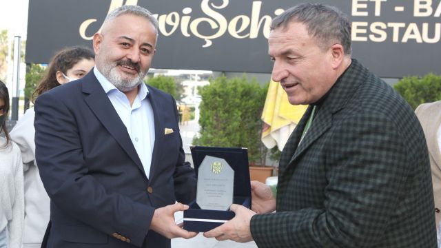 Faruk Koca'dan Bekir Çakan'a plaket !