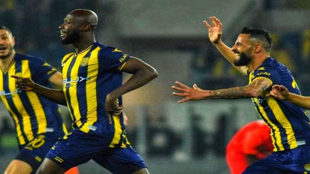 Owusu ülke futboluna damgasını vurdu !