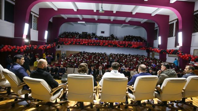 Gençlerbirliği'nden kurulduğu okula ziyaret