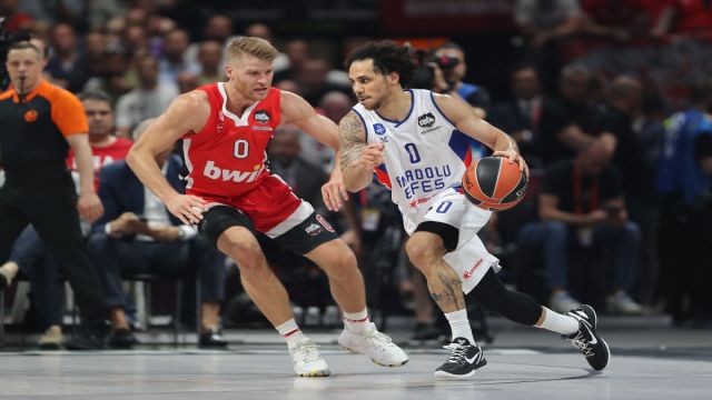 Anadolu Efes müthiş maçı kazandı finale çıktı