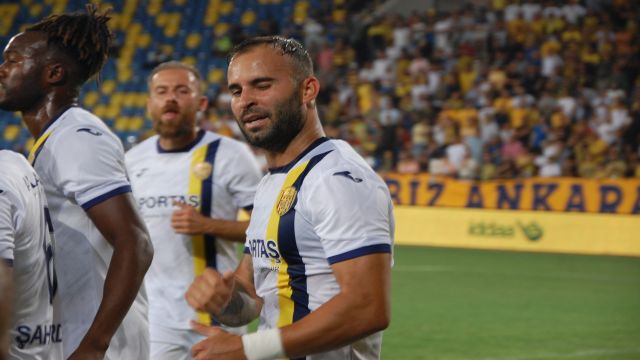 Güçlüler'de 2 eksik var. Jese ilk kez ilk 11'de !