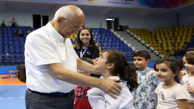 Yenimahalle’nin minik sporcuları mezun oldu