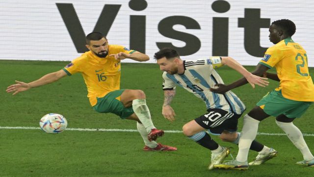 Messi gaza bastı, Arjantin çeyrek finale çıktı !