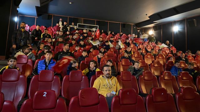 MKE Ankaragücü, Pursaklar Futbol Okulu toplu organizasyonla "Tek Yürek İmalat-ı Harbiye" filmindeydi