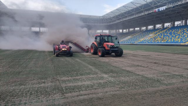 Eryaman Stadı'nın zemininde yenileme çalışmaları sürüyor...