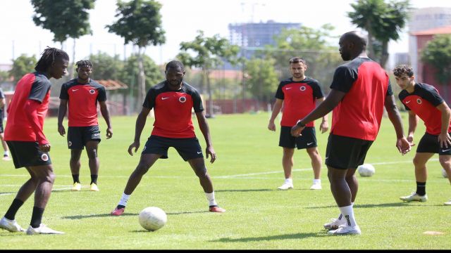 Kırmızı-karalar ilk etap kamp çalışmalarını tamamladı