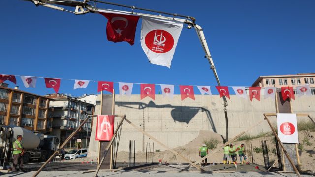 Keçiören'de yapılacak spor salonunun temeli atıldı