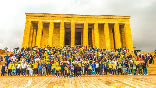 Ankaragüçlü taraftarlar Anıtkabir'i ziyaret etti...