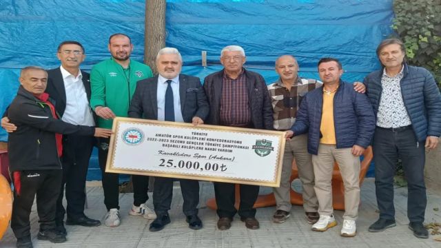 Kavaklıderespor başarının ödülünü maddi olarak aldı...