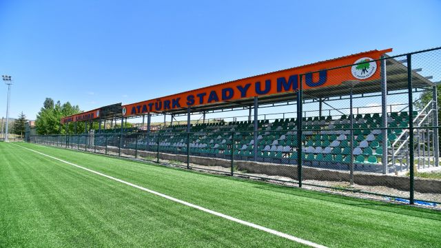 Mamak’ta spor tesisleri elden geçiriliyor