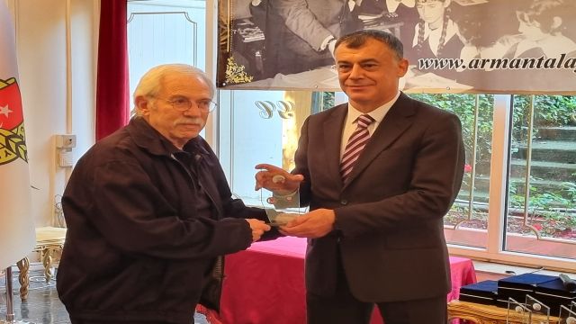 Şampiyon Halkbank'a Arman Talay ödülü