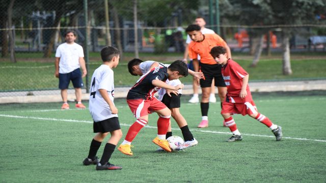 Mamak’ta turnuva coşkusu sürüyor