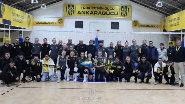 Sarı - lacivertli taraftarlardan kadın voleybolculara ziyaret