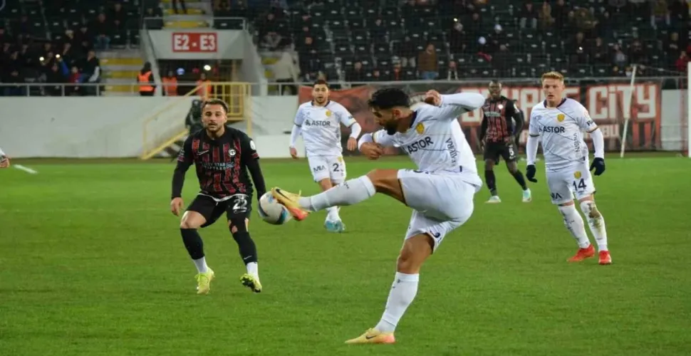 Ankaragücü 10 kişiyle puanı söktü aldı 1-1