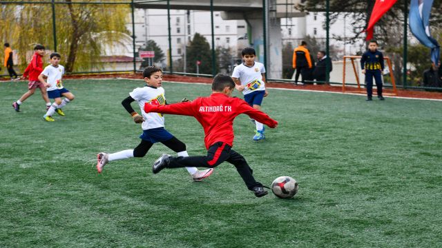 Büyükşehir spor tesislerini çocuklara açtı